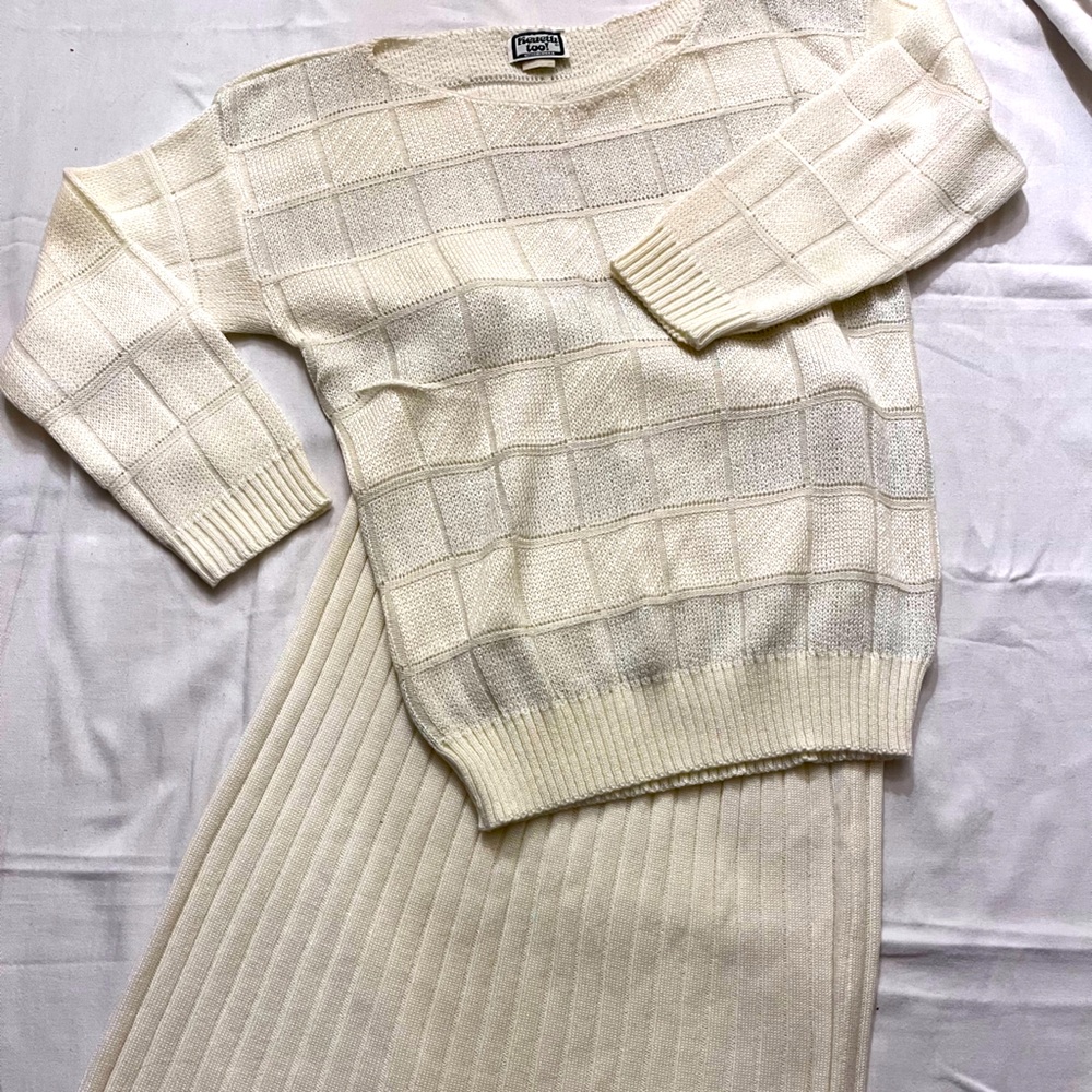 70’s/80’s Vintage Winter White Knitted‎ Skirt & Sweater Set